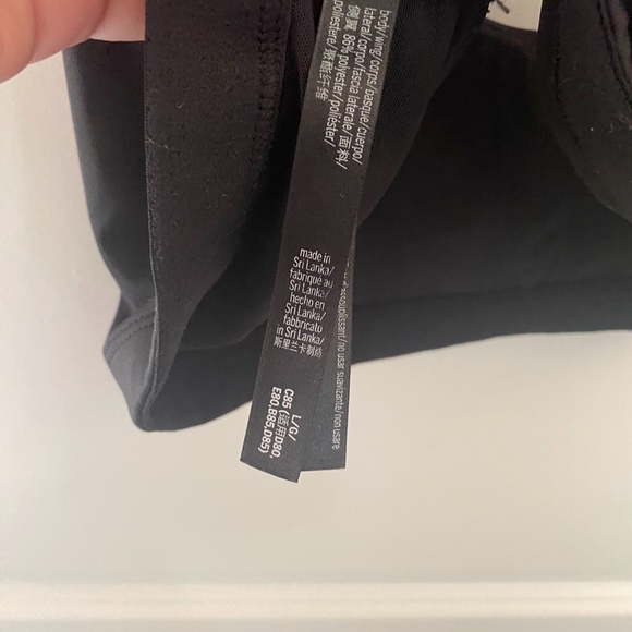 Victoria's Secret Victoria Sport Criss-Cross Sports Bra - Picture 3 of 3